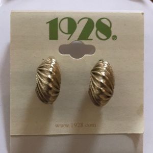 1928 Golden Earrings